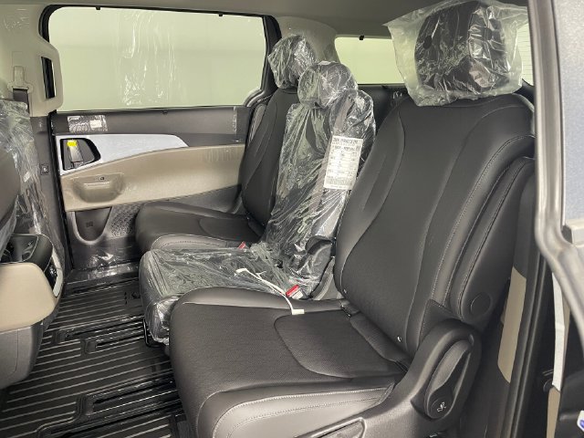 New 2026 Kia Carnival EX FWD image 6