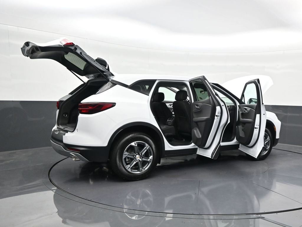 Used 2025 Chevrolet Blazer LT image 32