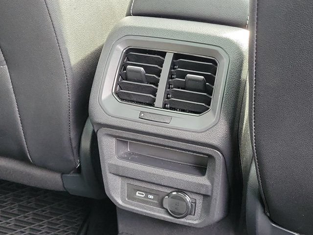 Used 2021 Volkswagen Tiguan SE w/ Panoramic Sunroof Package FWD image 6