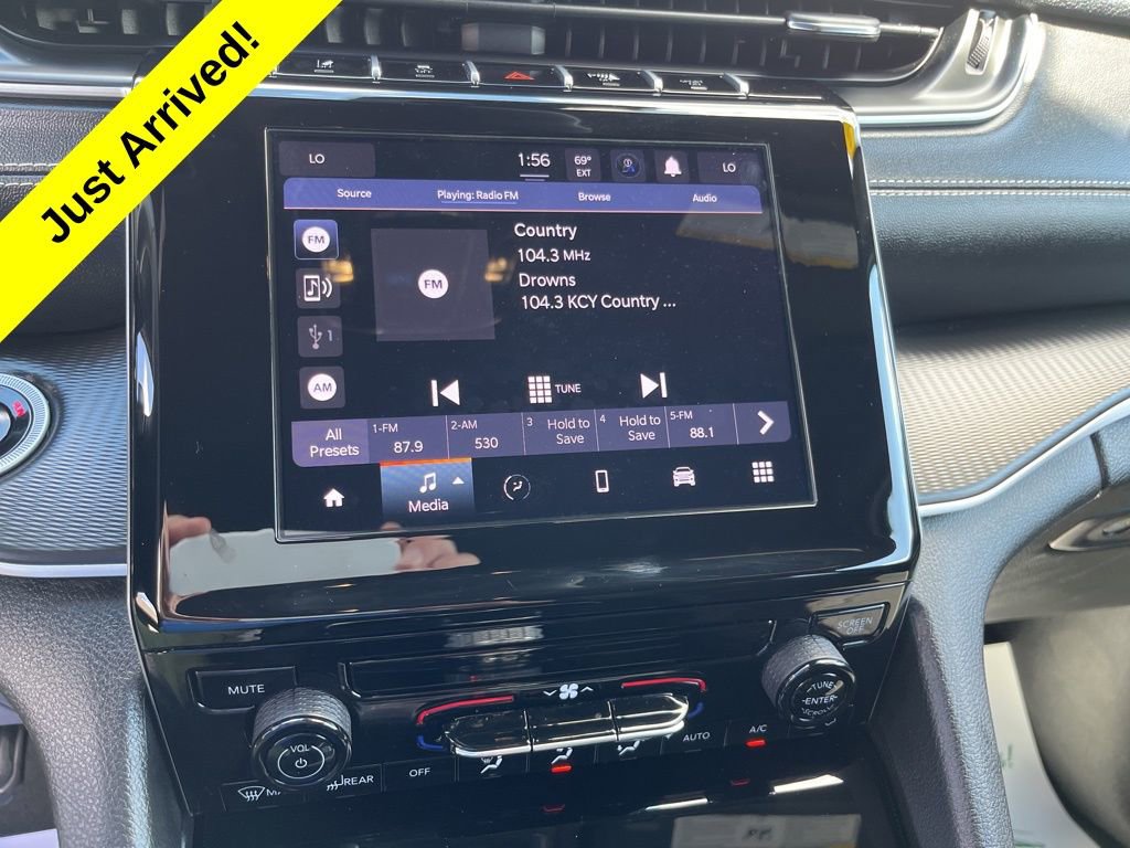 Used 2024 Jeep Grand Cherokee Laredo w/ Trailer Tow Package image 24