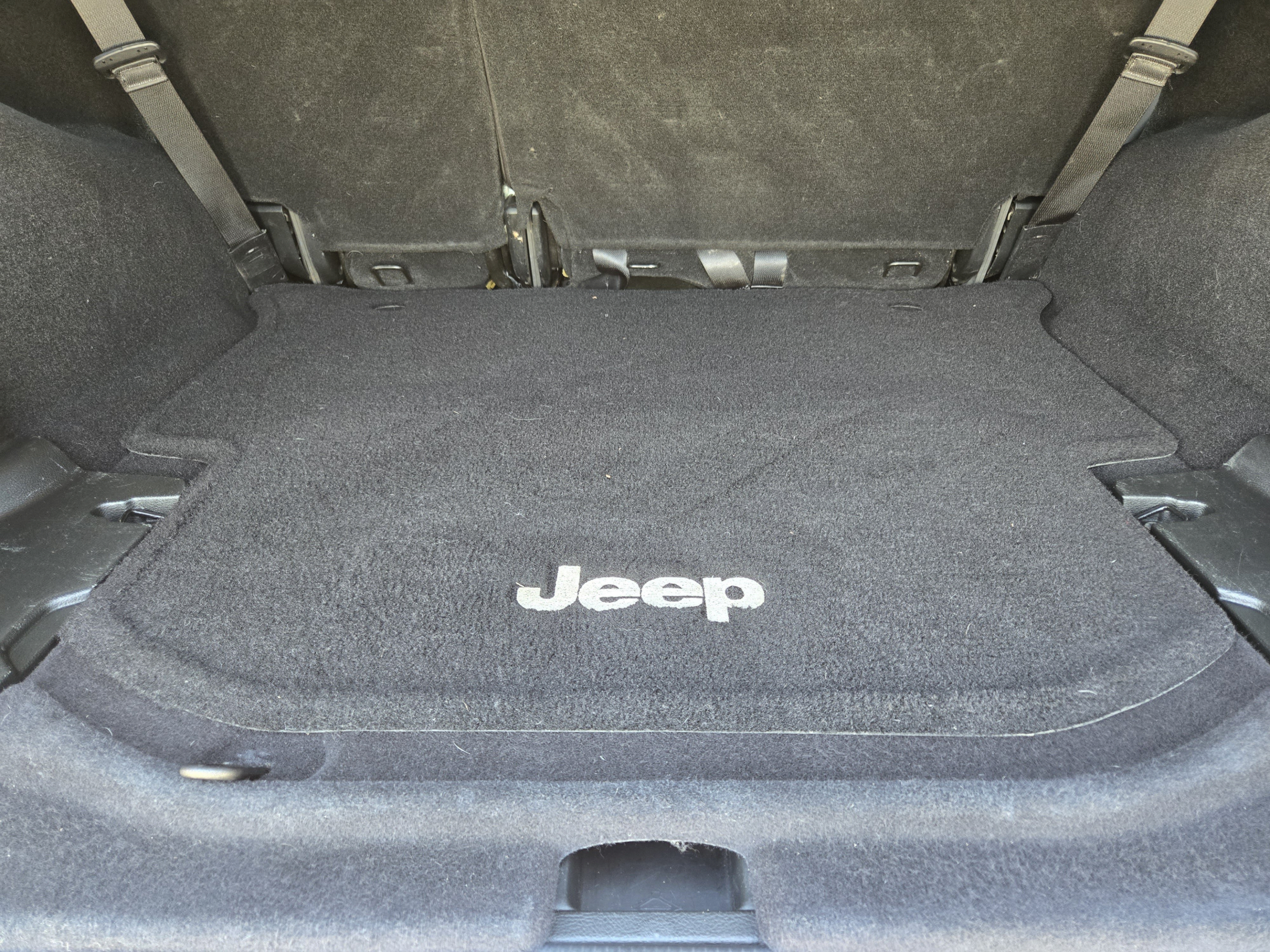 Used 2017 Jeep Wrangler Unlimited Sahara w/ Connectivity Group AWD/4WD image 26