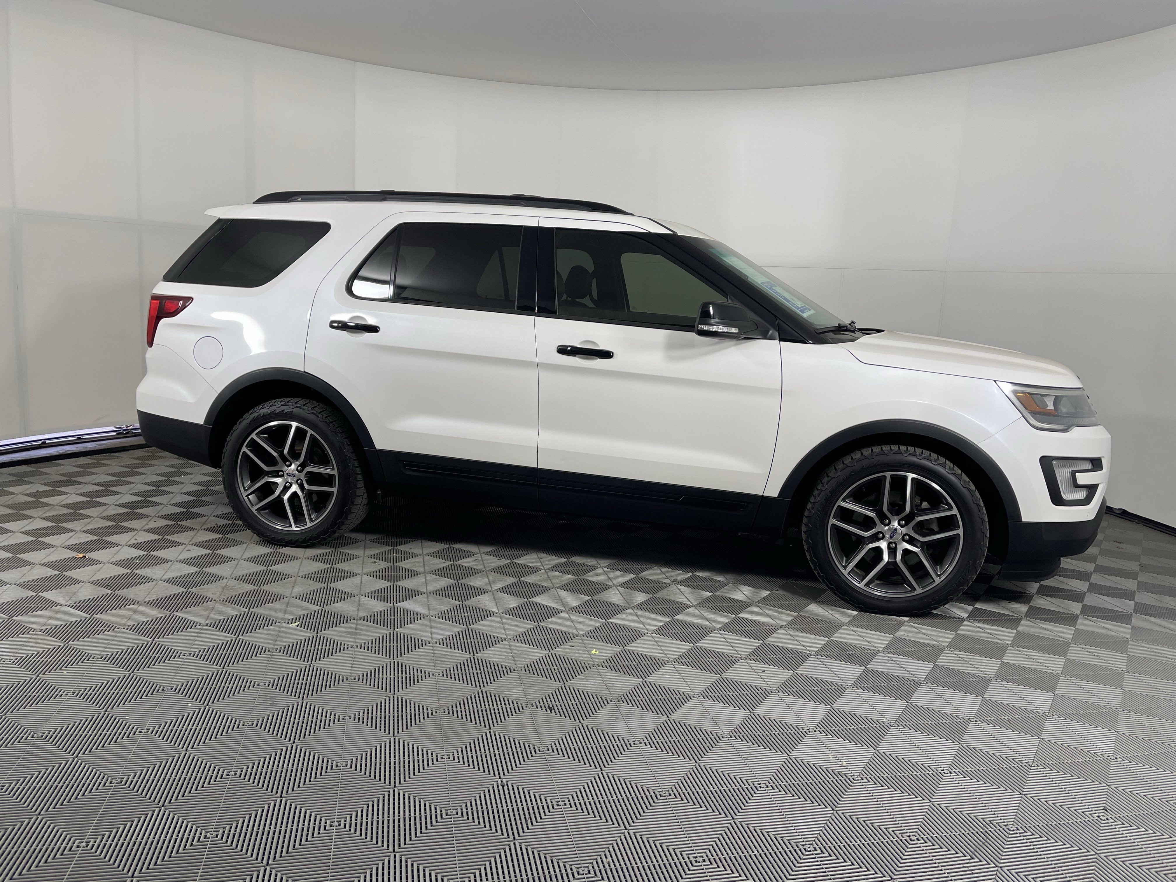 Used 2016 Ford Explorer Sport w/ Equipment Group 401A AWD/4WD image 6