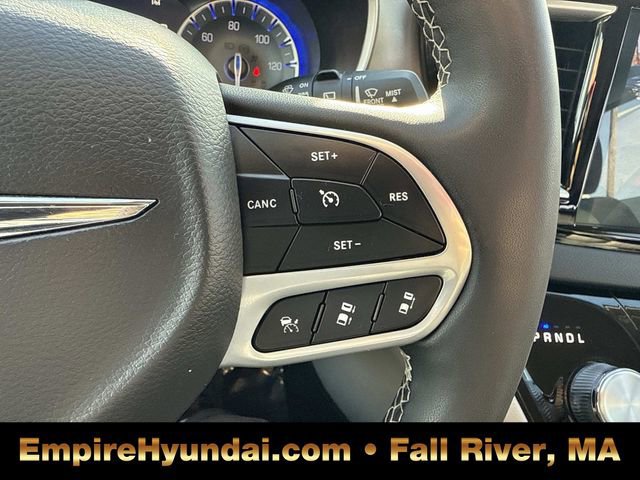 Used 2023 Chrysler Pacifica Touring-L image 29