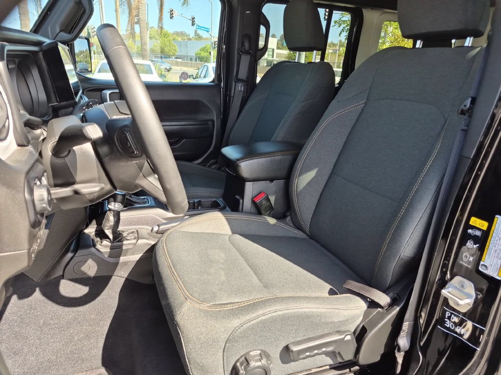 Used 2025 Jeep Wrangler Unlimited Sport AWD/4WD image 25