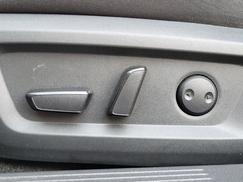 Used 2023 Nissan Rogue SV image 5