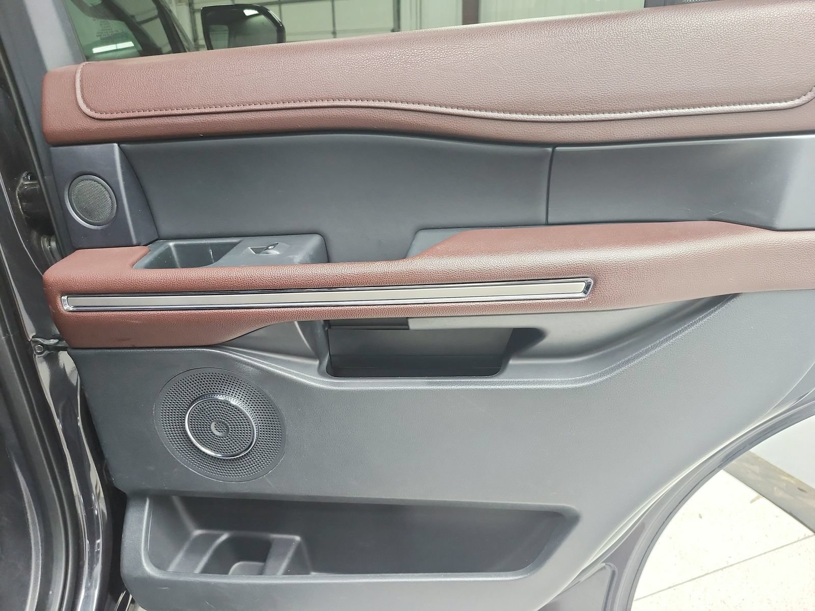 Used 2024 Ford Expedition Limited RWD image 52