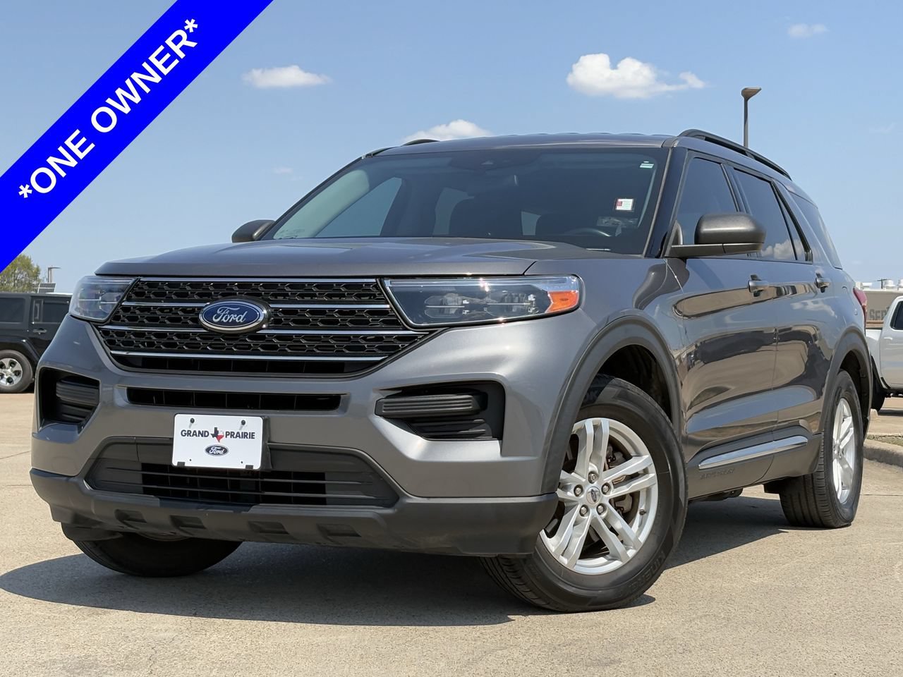 Used 2022 Ford Explorer XLT RWD image 2