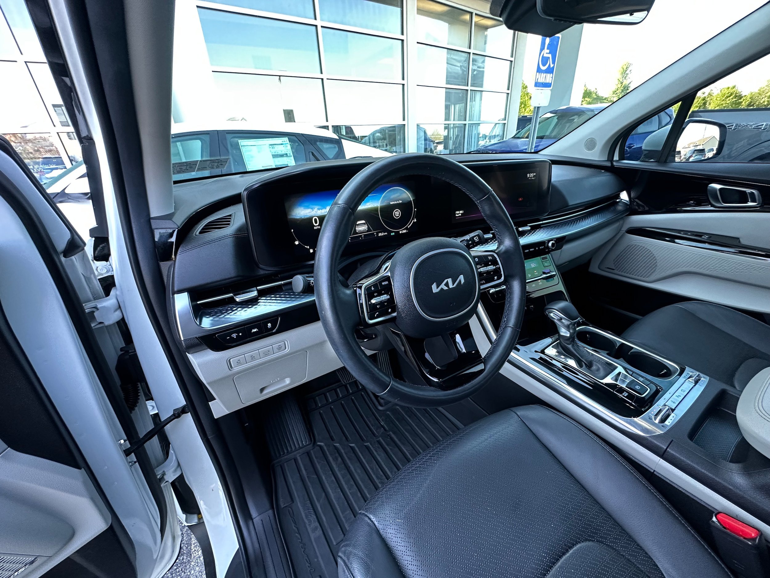 Used 2022 Kia Carnival SX Prestige FWD image 30