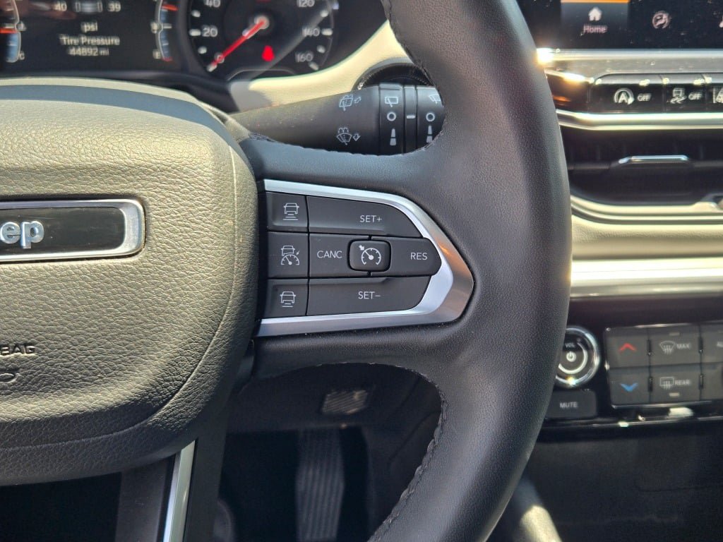 Used 2025 Jeep Compass Limited AWD/4WD image 30
