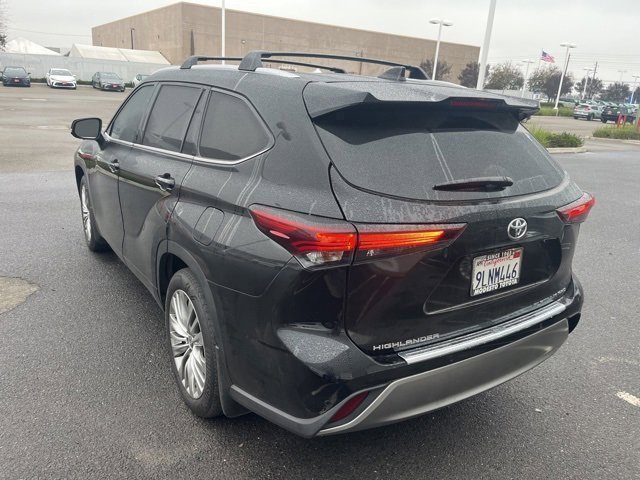 Used 2024 Toyota Highlander Platinum image 7