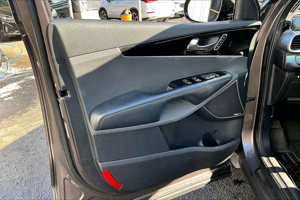 Used 2019 Kia Sorento SX image 18