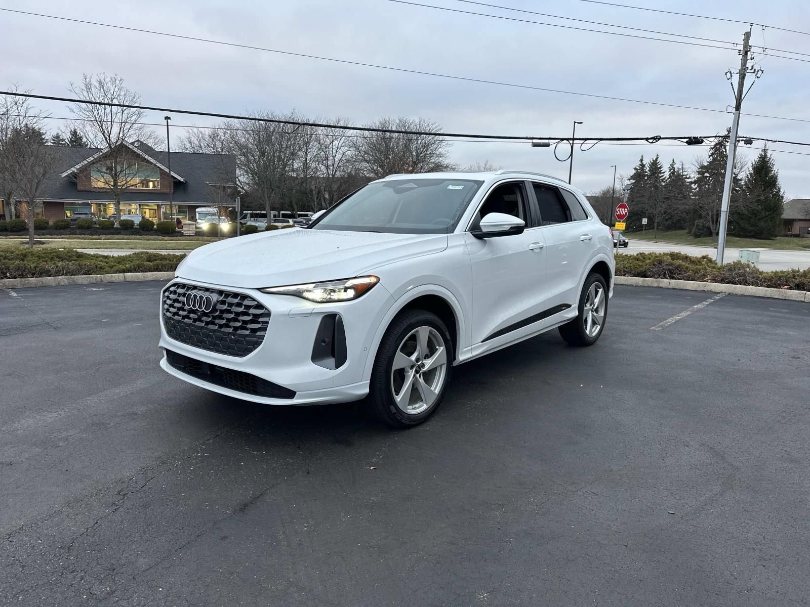 Used 2025 Audi Q5 Premium Plus AWD/4WD image 3