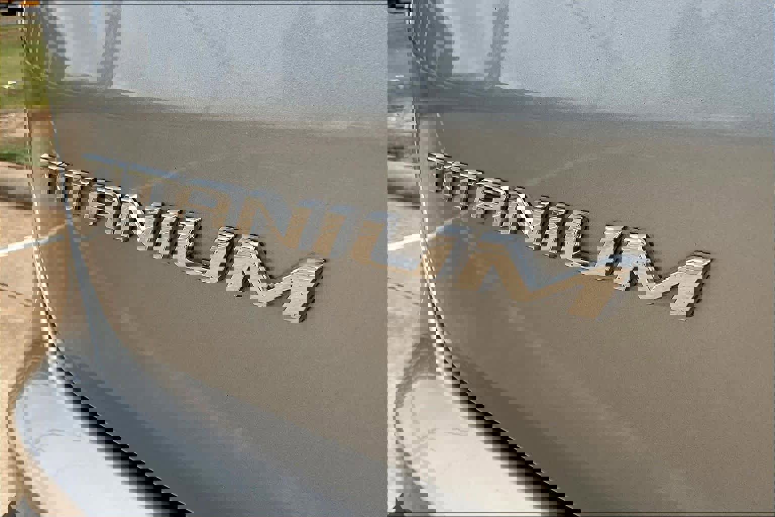 Used 2024 Ford Edge Titanium image 8