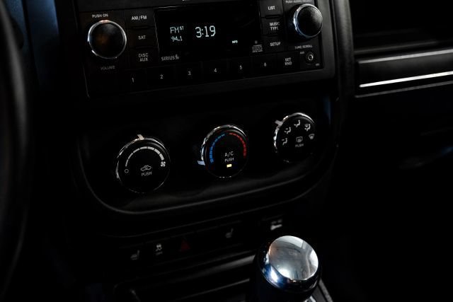 Used 2016 Jeep Patriot High Altitude AWD/4WD image 25