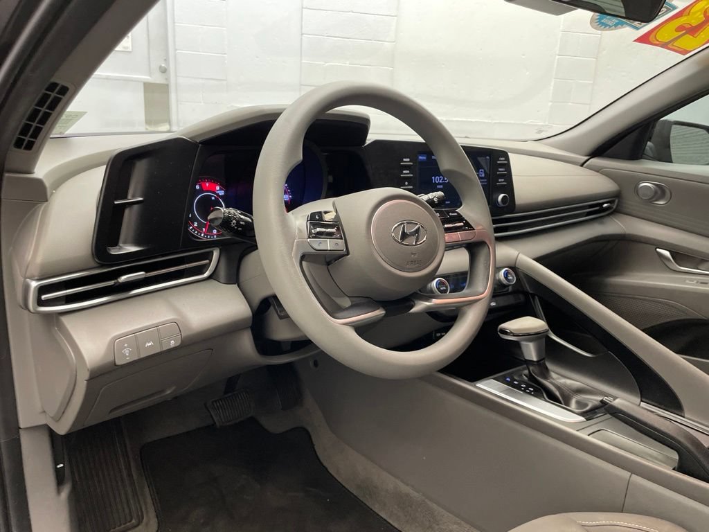 Used 2023 Hyundai Elantra SEL FWD image 17