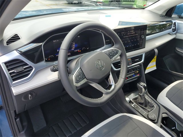 New 2025 Volkswagen Taos SE image 21