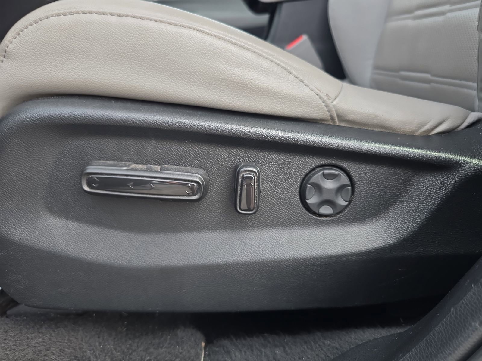 Used 2018 Honda CR-V Touring image 16