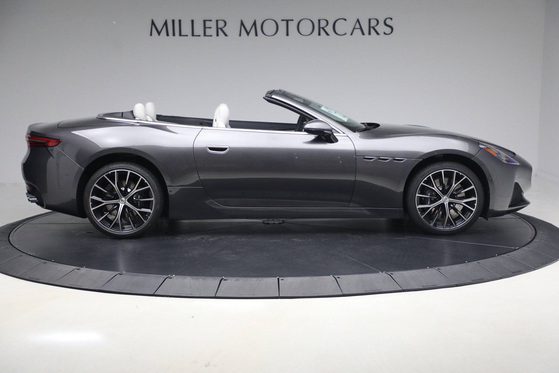 New 2026 Maserati GranCabrio Modena image 8