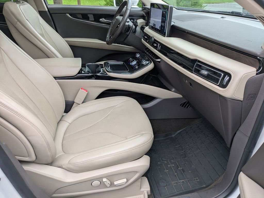 Used 2023 Lincoln Nautilus Reserve w/ Luxury Package image 29