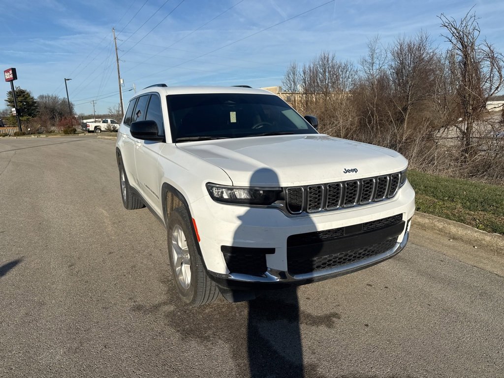 Used 2023 Jeep Grand Cherokee L Laredo image 3