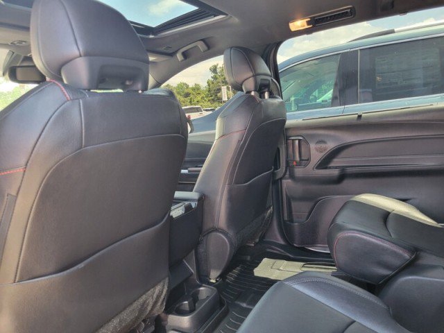 Used 2025 Toyota Sienna XSE FWD image 27