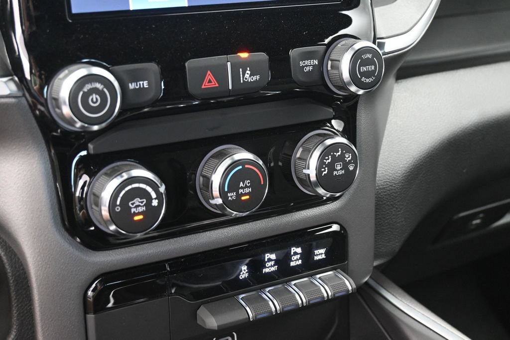 New 2026 RAM 1500 Express AWD/4WD image 19