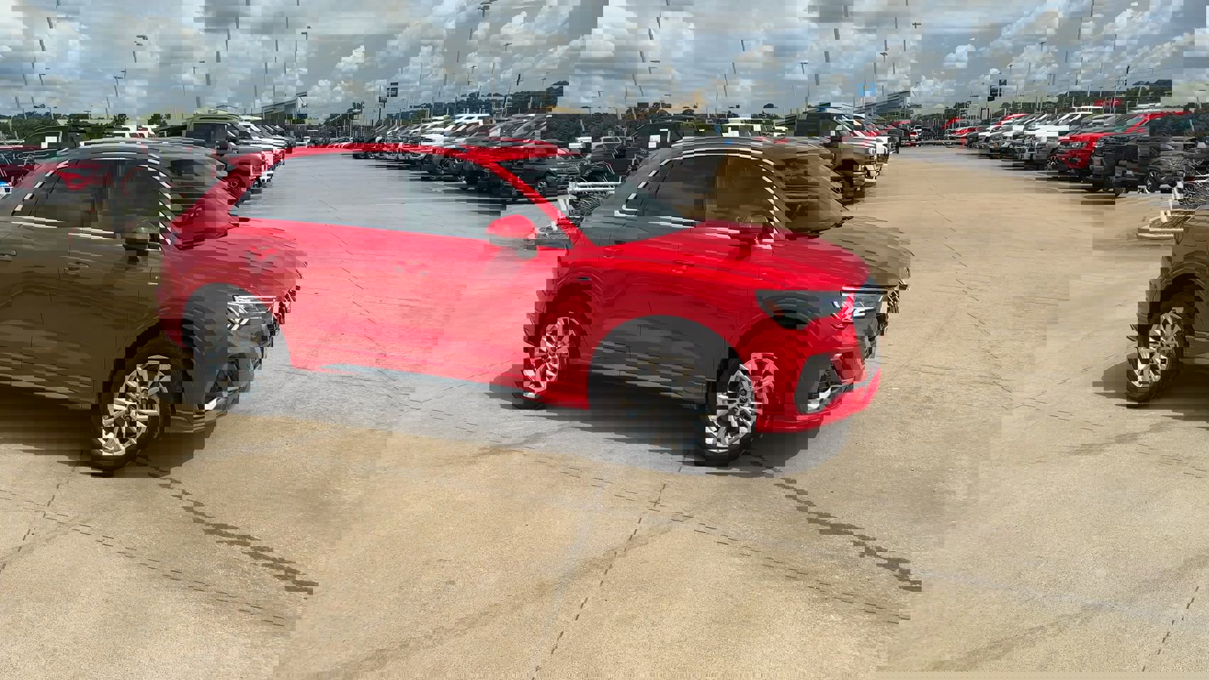 Used 2023 Audi Q3 2.0T Premium image 2