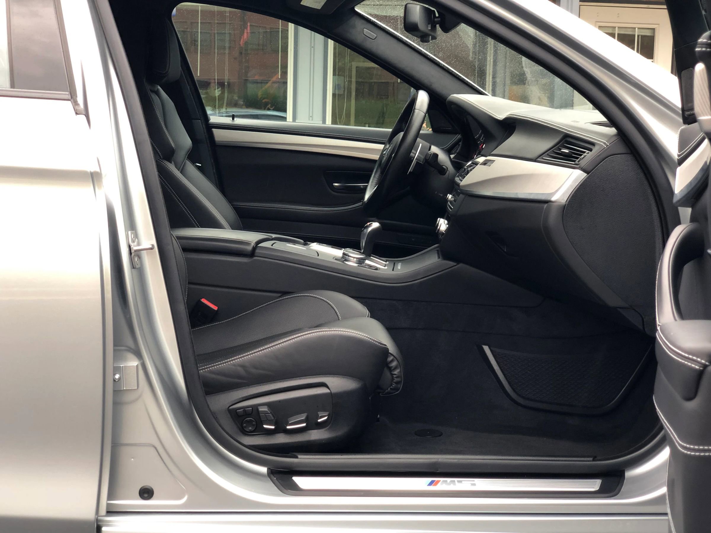 Used 2016 BMW M5 image 26