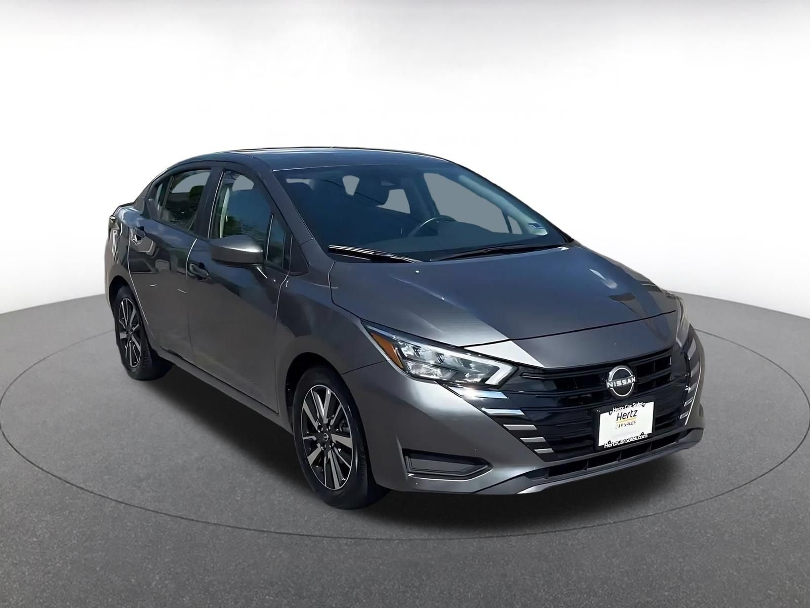 Used 2025 Nissan Versa SV FWD image 3
