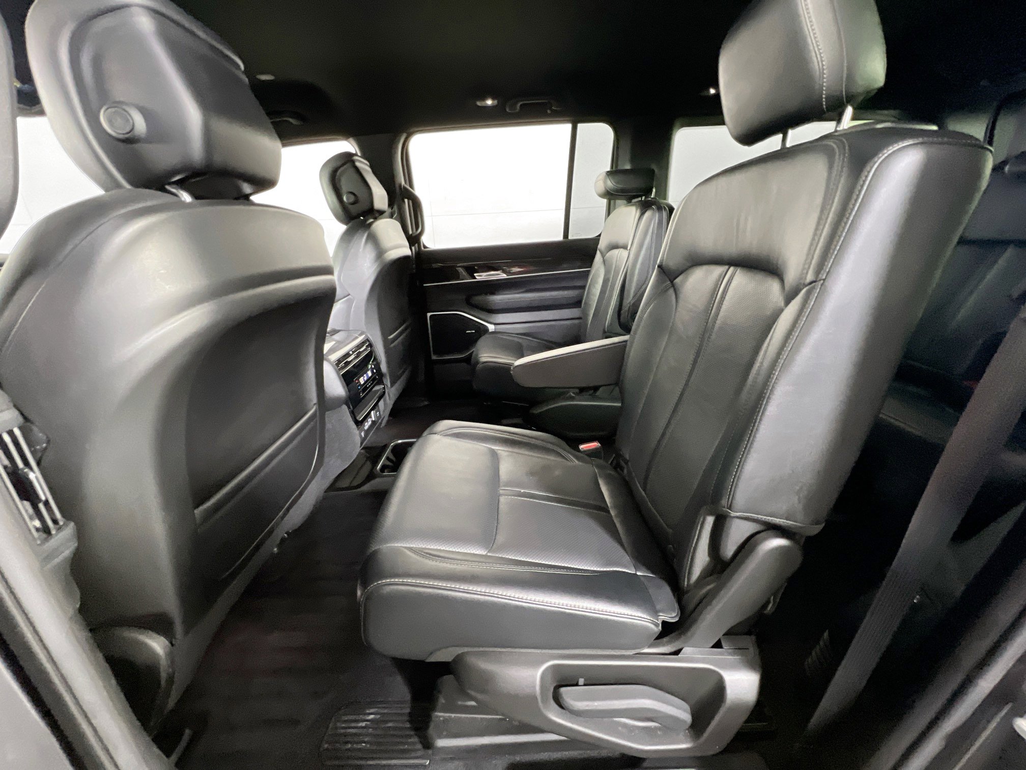 Used 2022 Jeep Wagoneer Series III w/ Flexible Seating Group AWD/4WD image 24