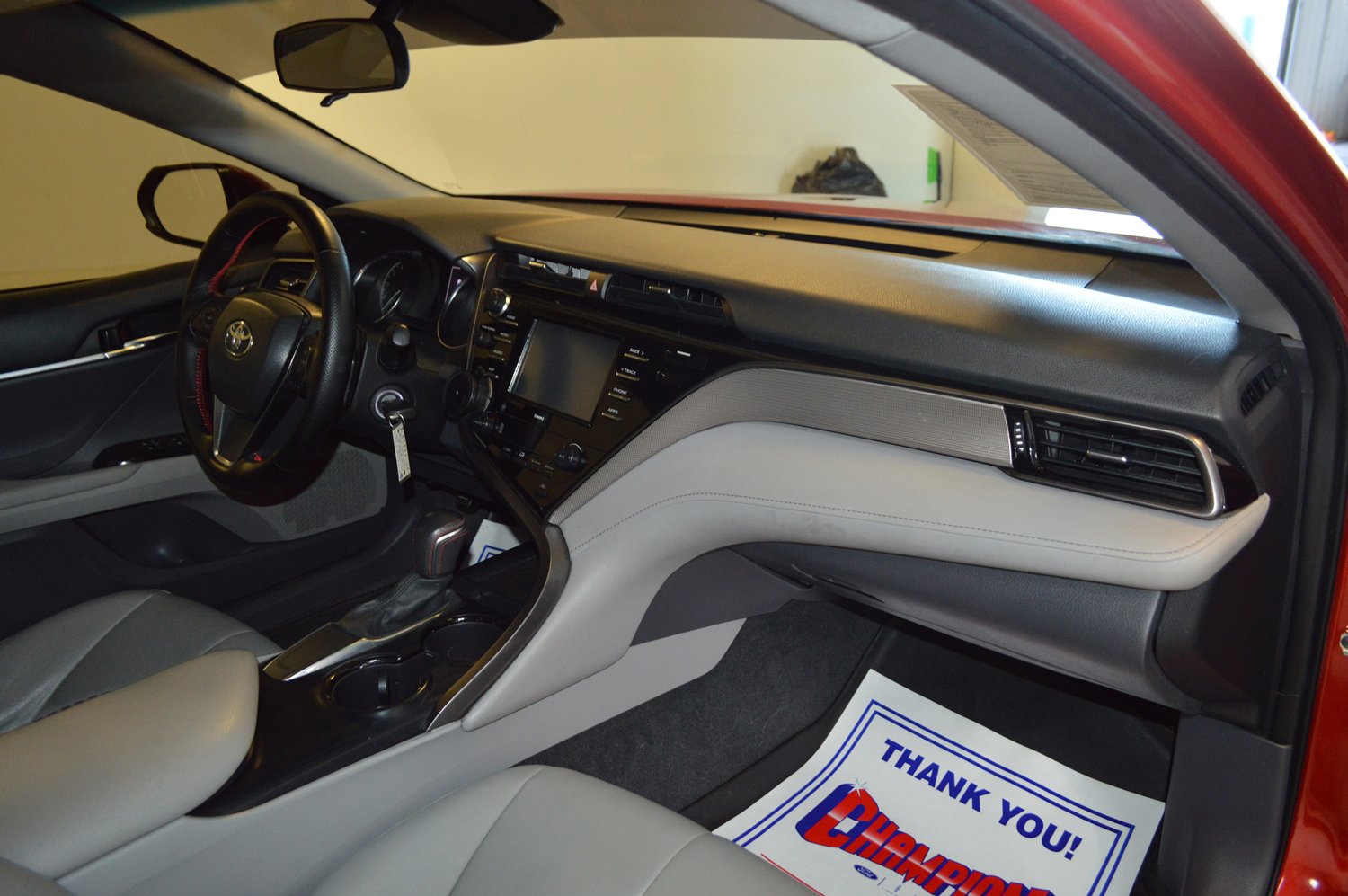 Used 2019 Toyota Camry SE FWD image 10