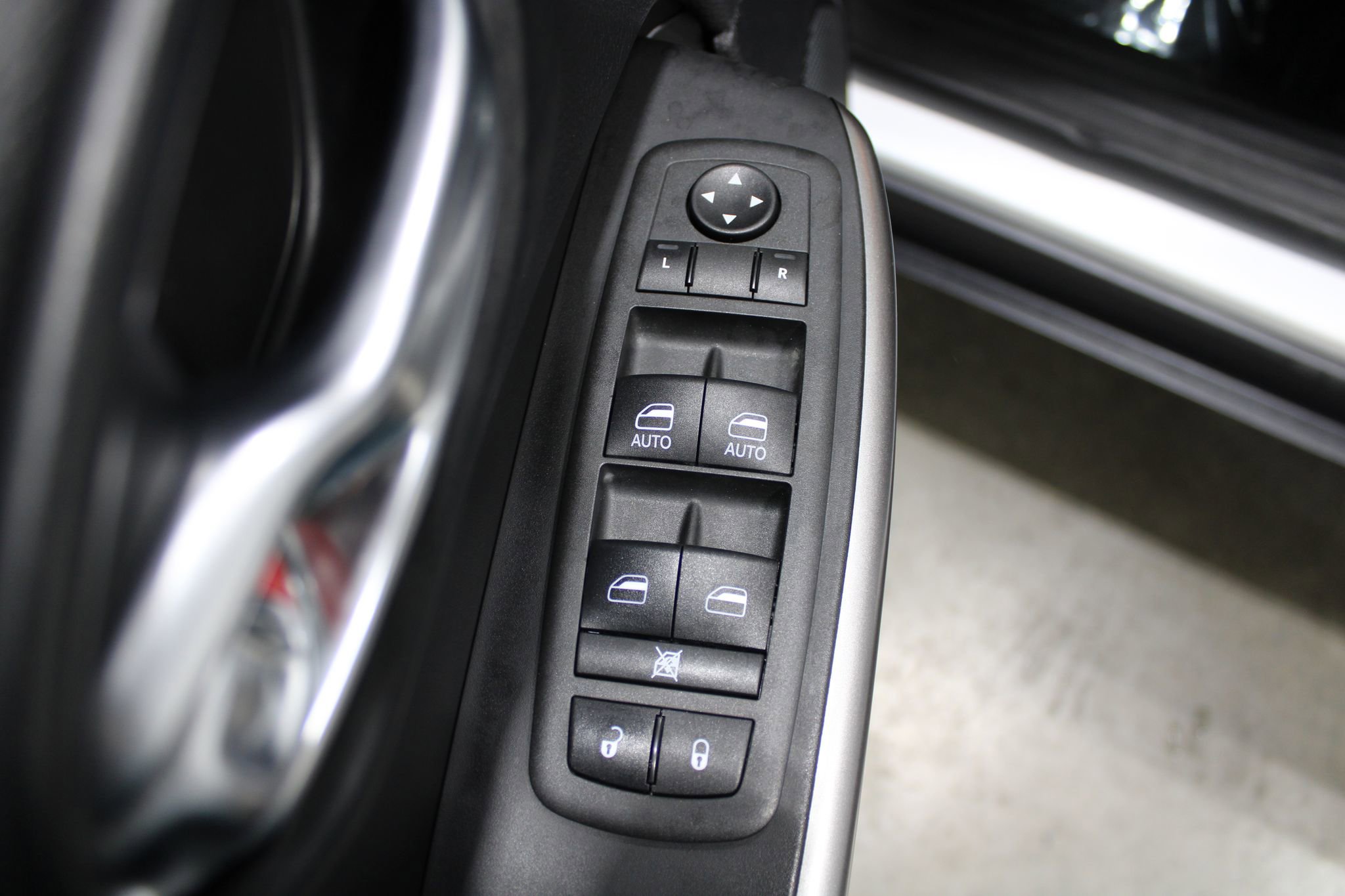 Used 2022 Jeep Cherokee Latitude Lux AWD/4WD image 42