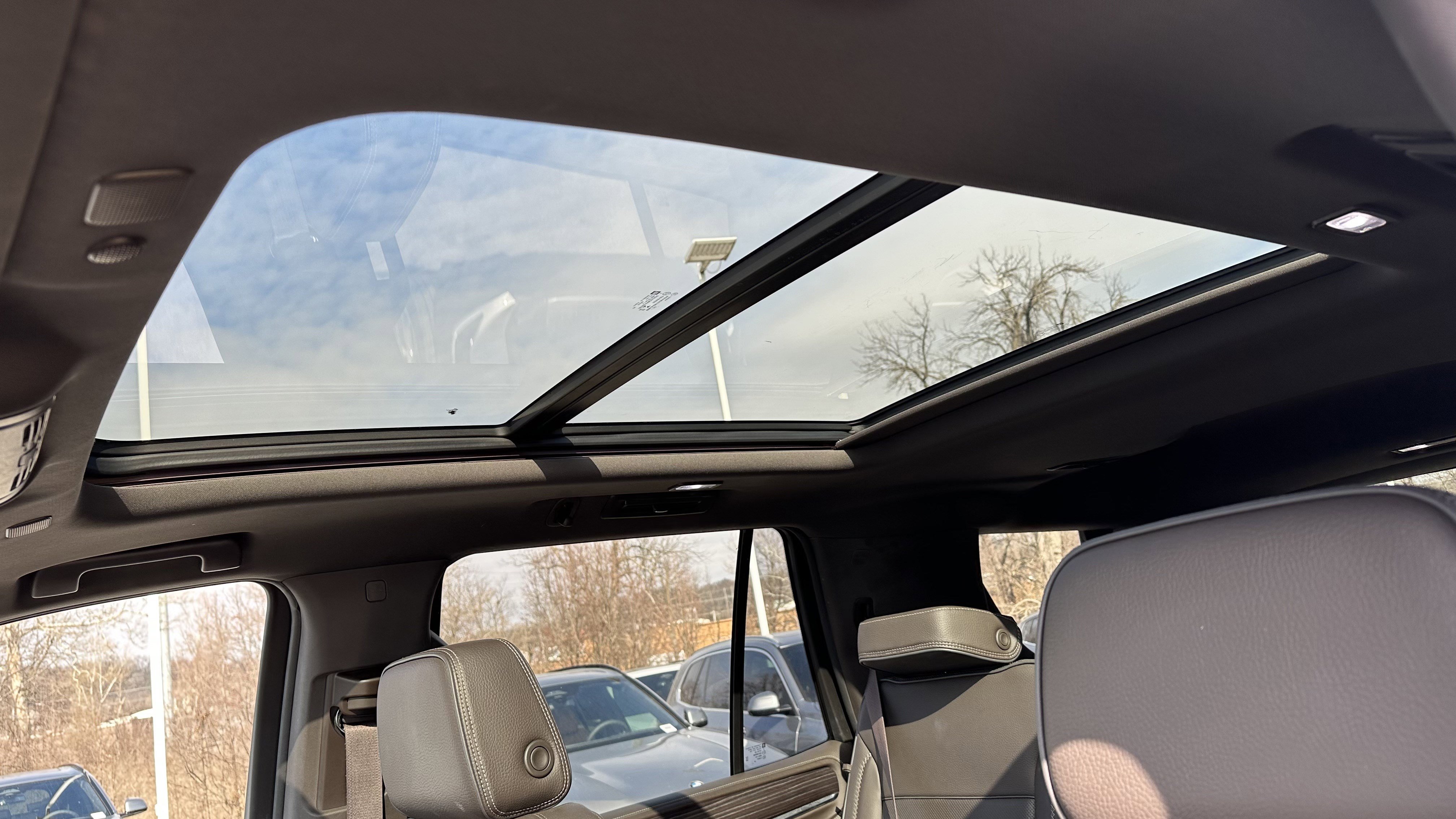 Used 2021 GMC Yukon Denali w/ Denali Premium Package image 30