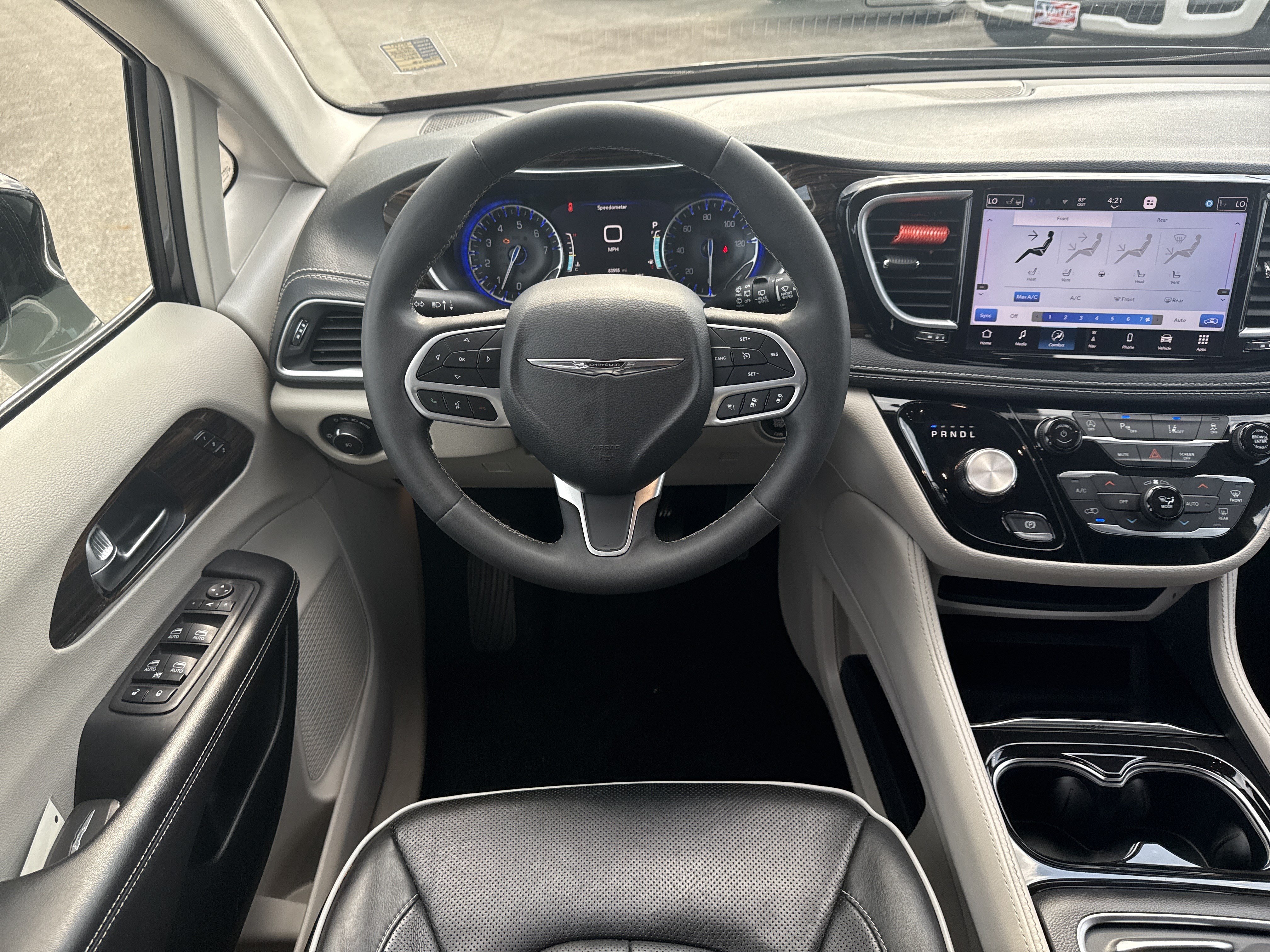 Used 2023 Chrysler Pacifica Limited FWD image 25