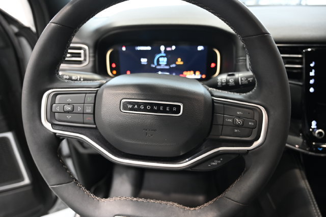 Used 2022 Jeep Wagoneer Series I AWD/4WD image 25