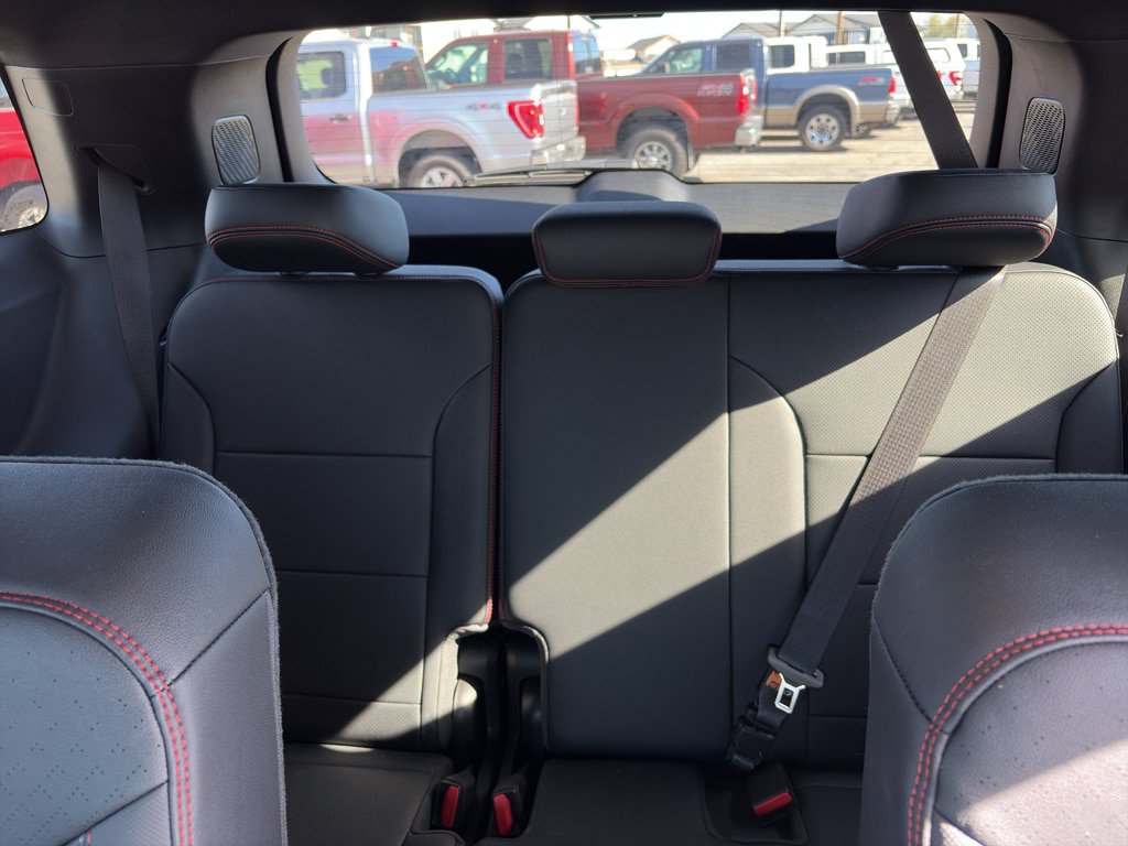 Used 2025 Chevrolet Traverse RS AWD/4WD image 23