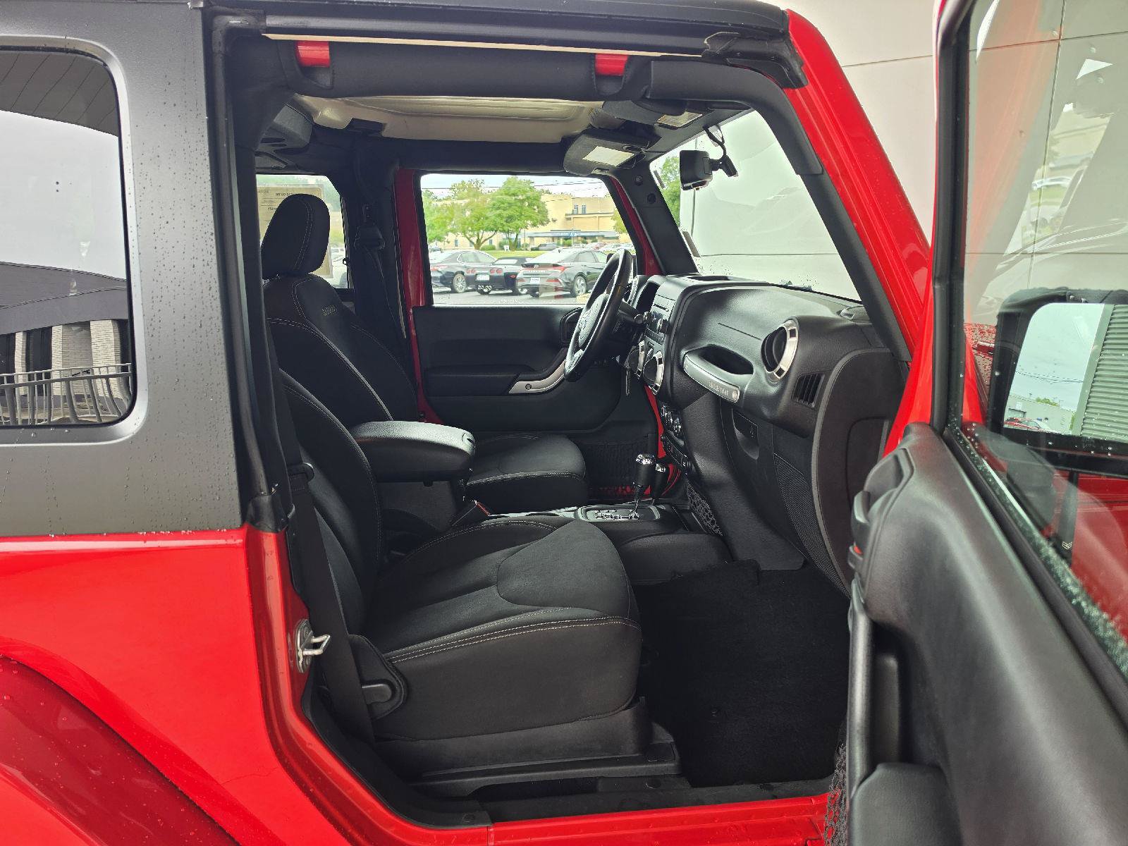 Used 2017 Jeep Wrangler Sahara w/ Connectivity Group AWD/4WD image 7