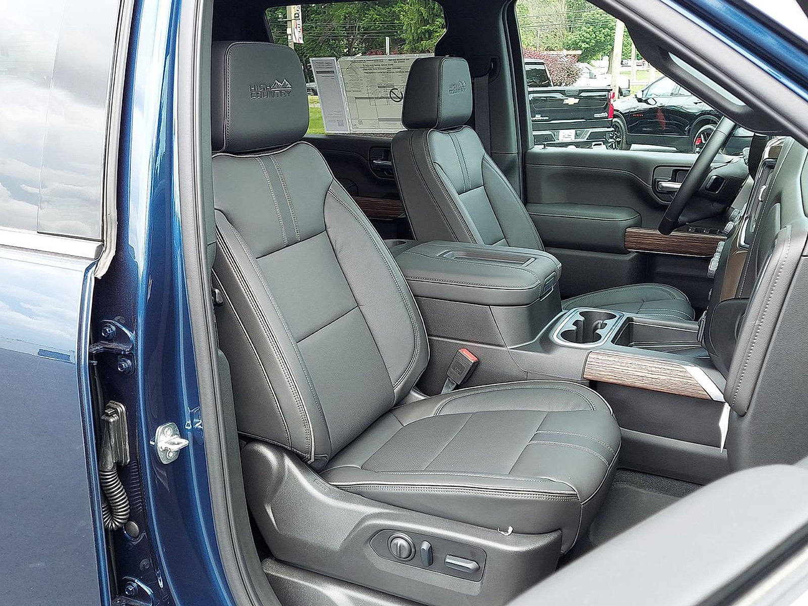 Used 2022 Chevrolet Silverado 2500 High Country w/ Z71 Off-Road Package AWD/4WD image 25