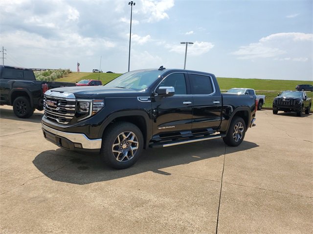 New 2026 GMC Sierra 1500 SLT image 3