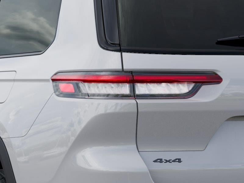 New 2025 Jeep Grand Cherokee L Limited w/ Black Appearance Package AWD/4WD image 9