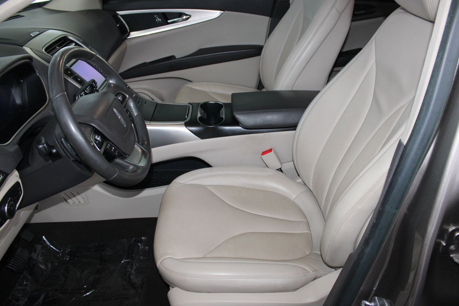 Used 2020 Lincoln Nautilus FWD w/ Equipment Group 101A image 5