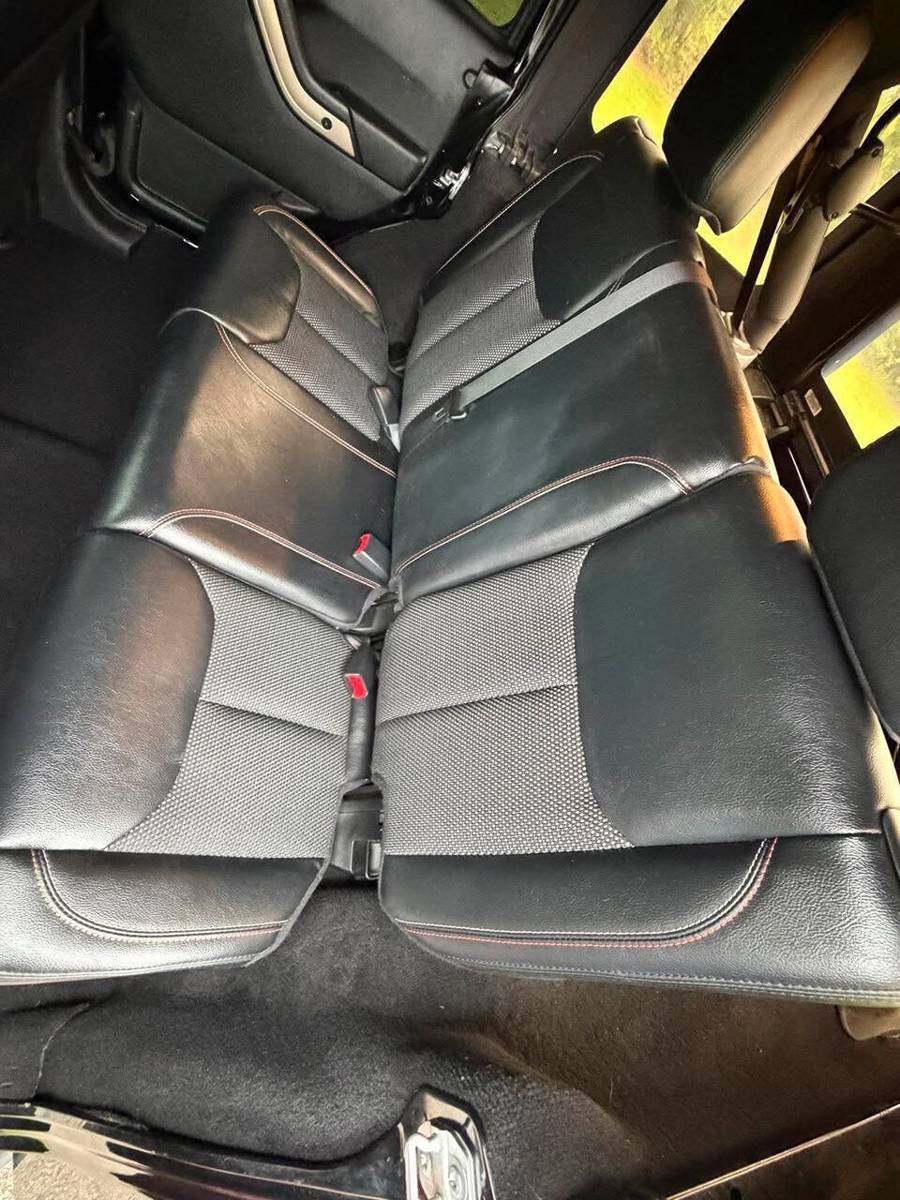 Used 2017 Jeep Wrangler Unlimited Sahara AWD/4WD image 13