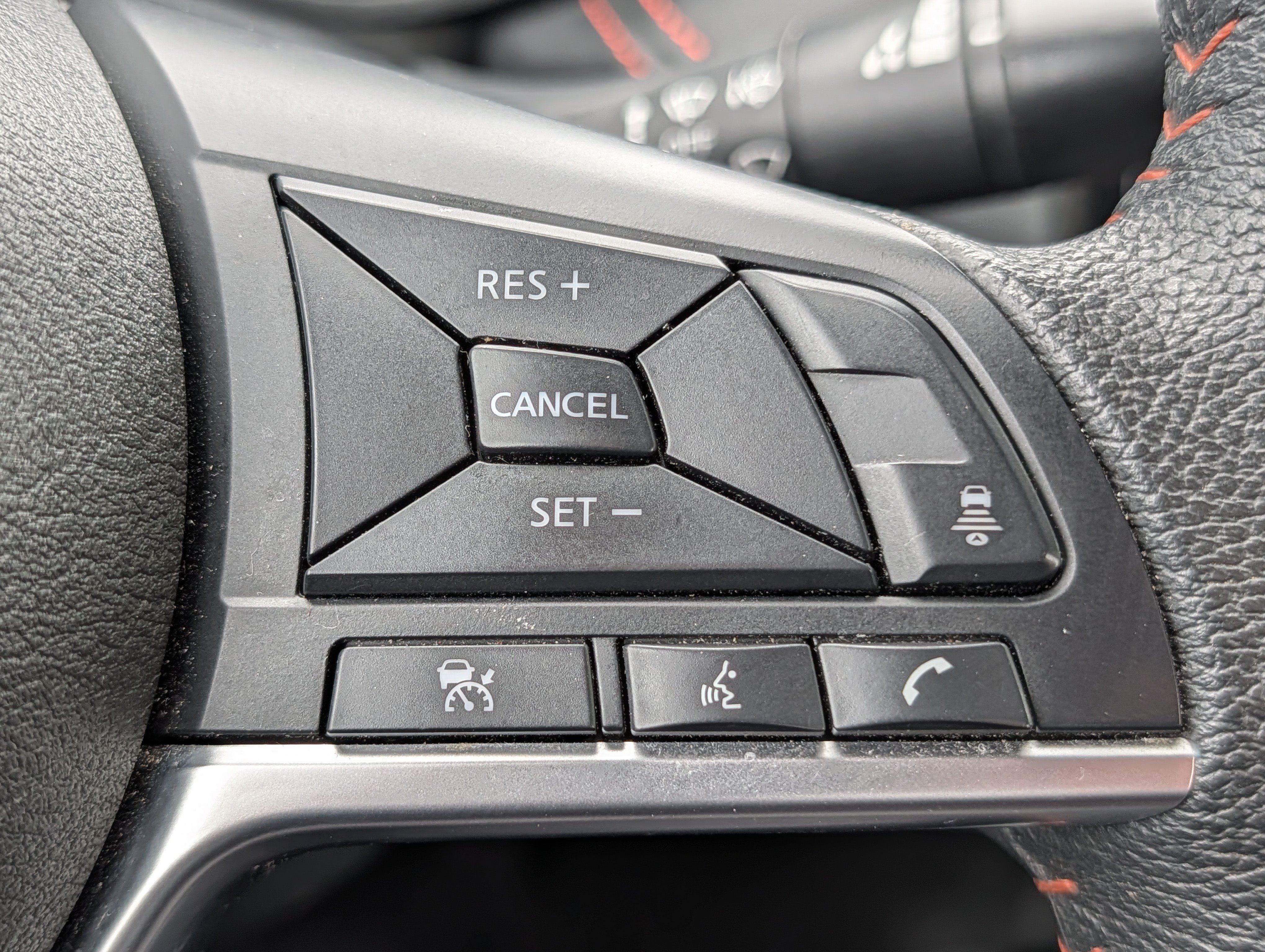 Used 2024 Nissan Versa SR FWD image 32