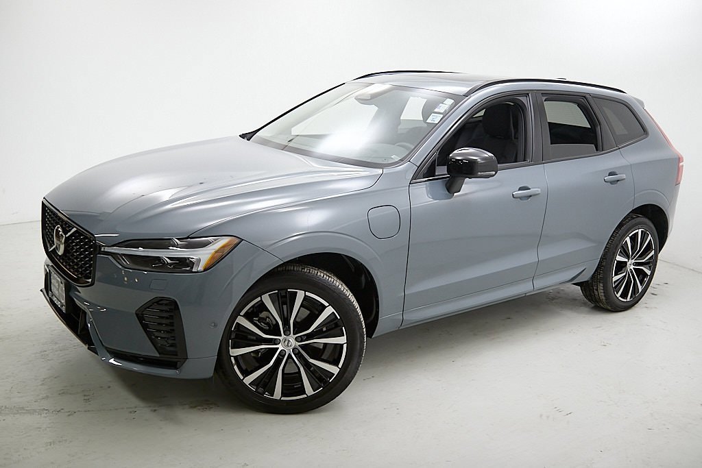 Certified 2023 Volvo XC60 T8 Plus w/ Climate Package image 3