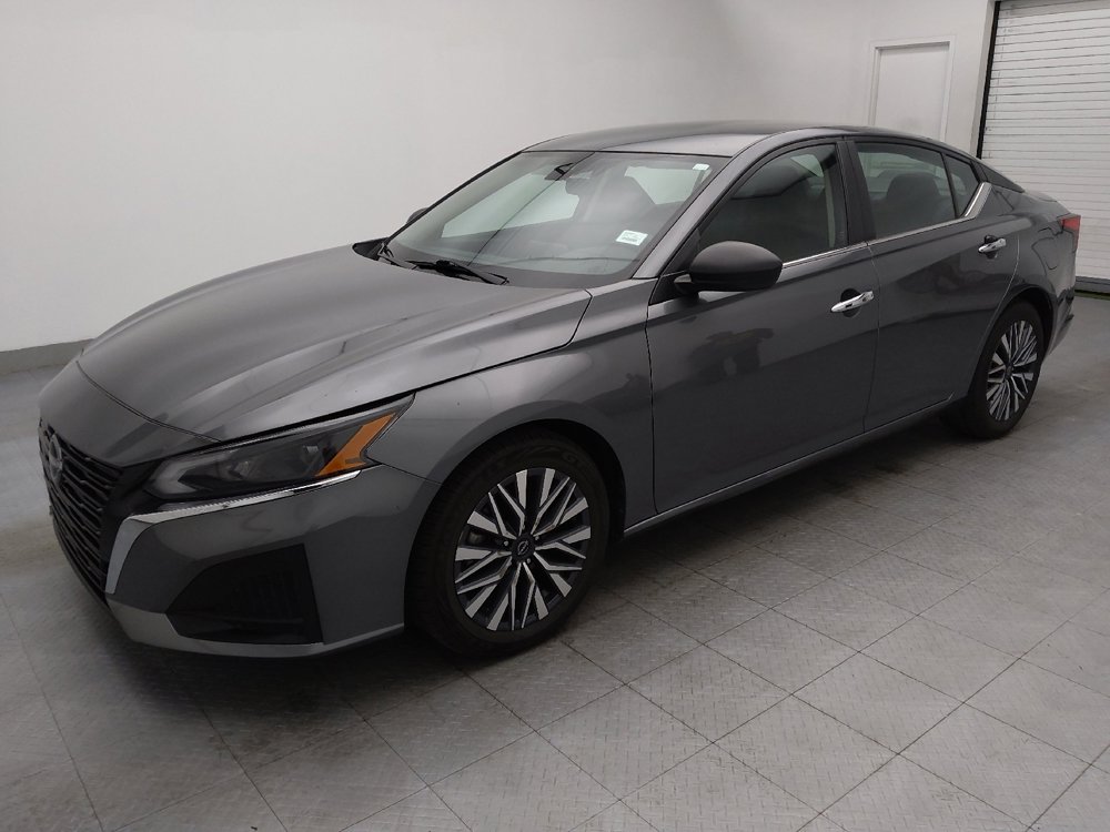 Used 2024 Nissan Altima 2.5 SV image 2