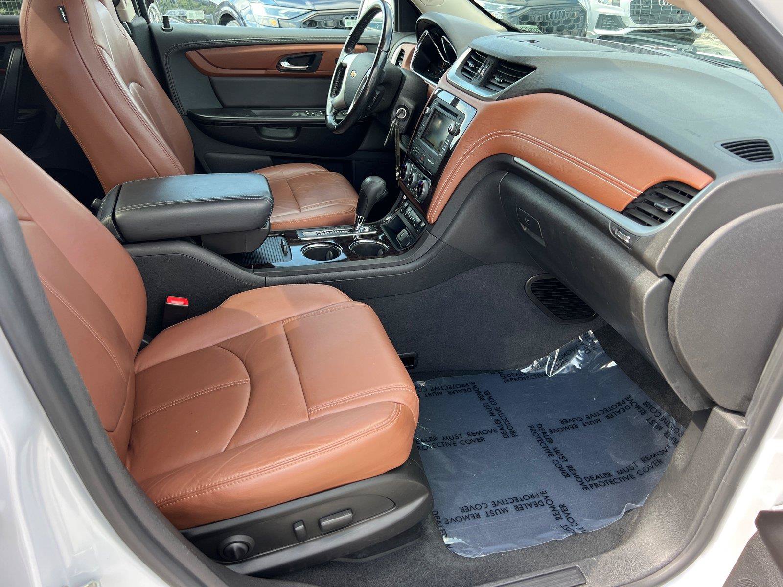 Used 2016 Chevrolet Traverse LT FWD image 13