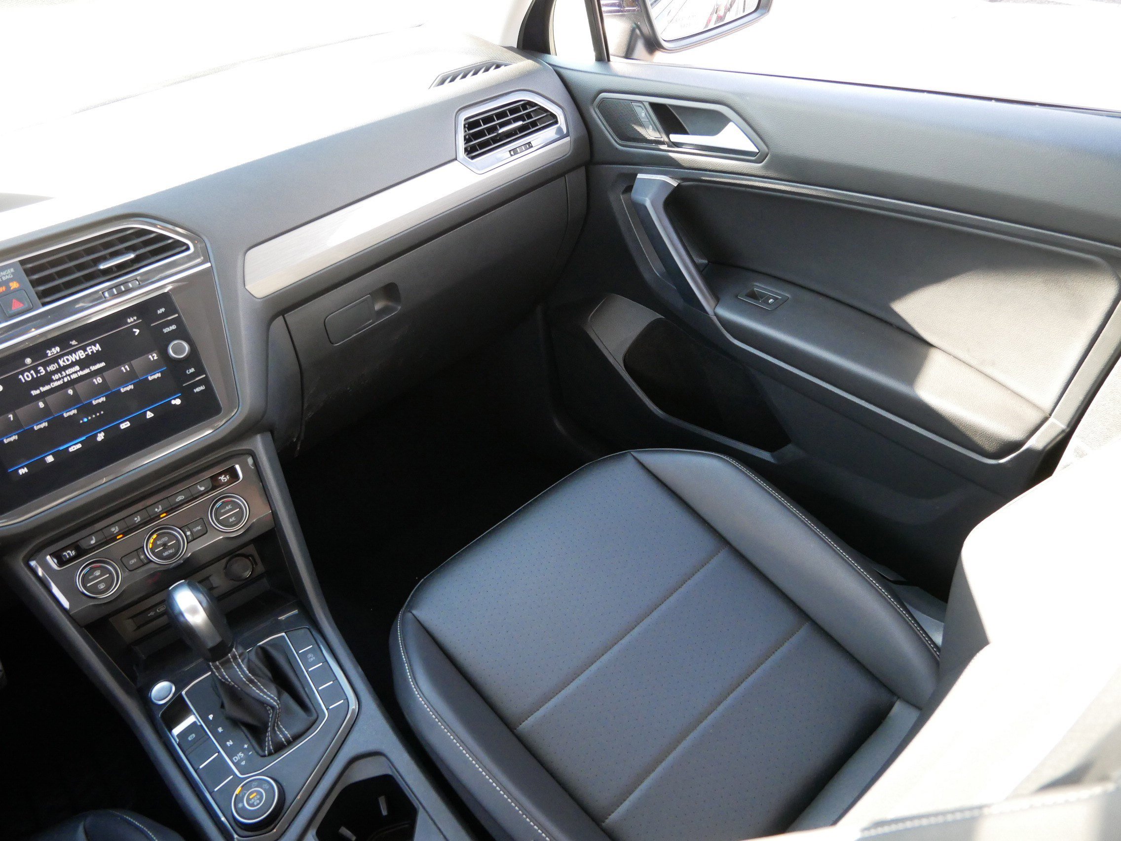 Used 2021 Volkswagen Tiguan SE image 11