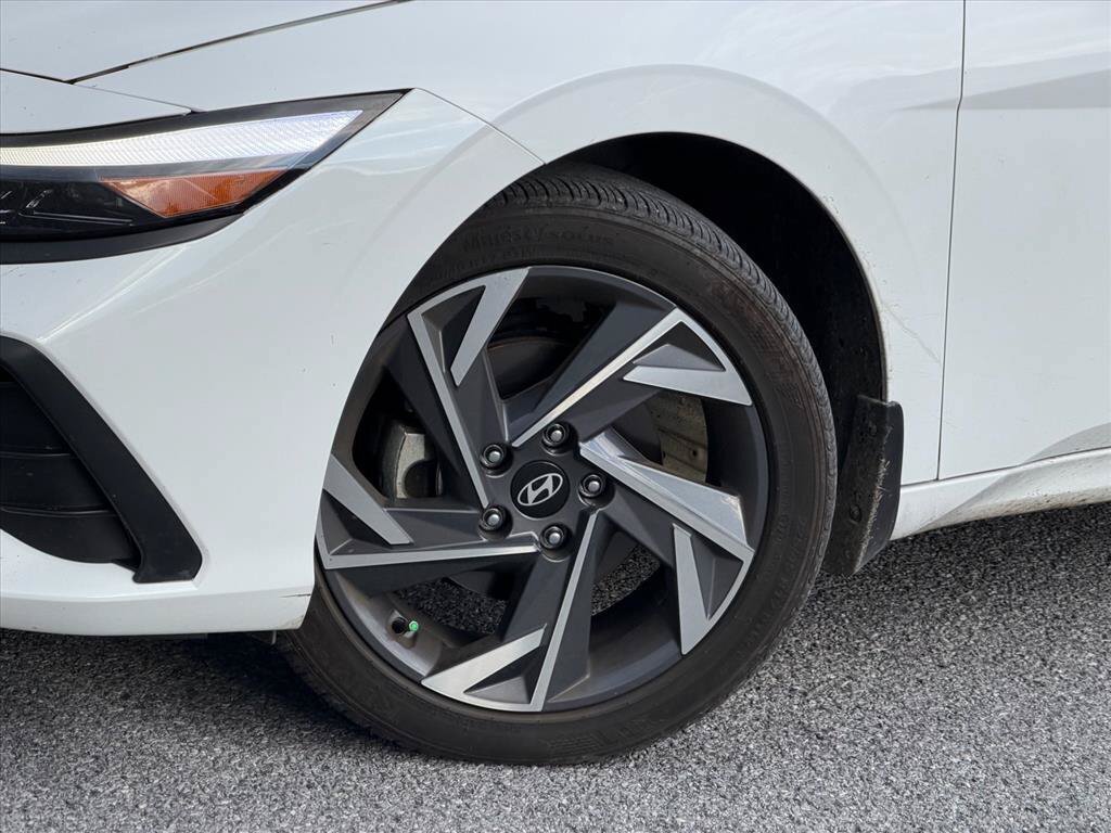 Used 2025 Hyundai Elantra Sport FWD image 28