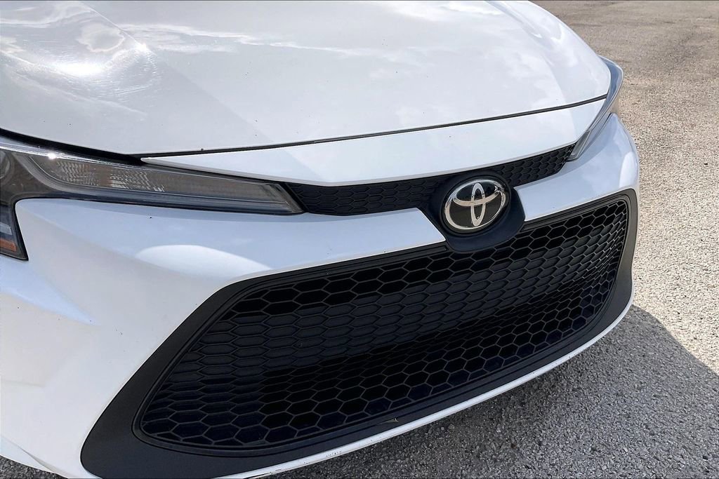 Used 2022 Toyota Corolla LE FWD image 34