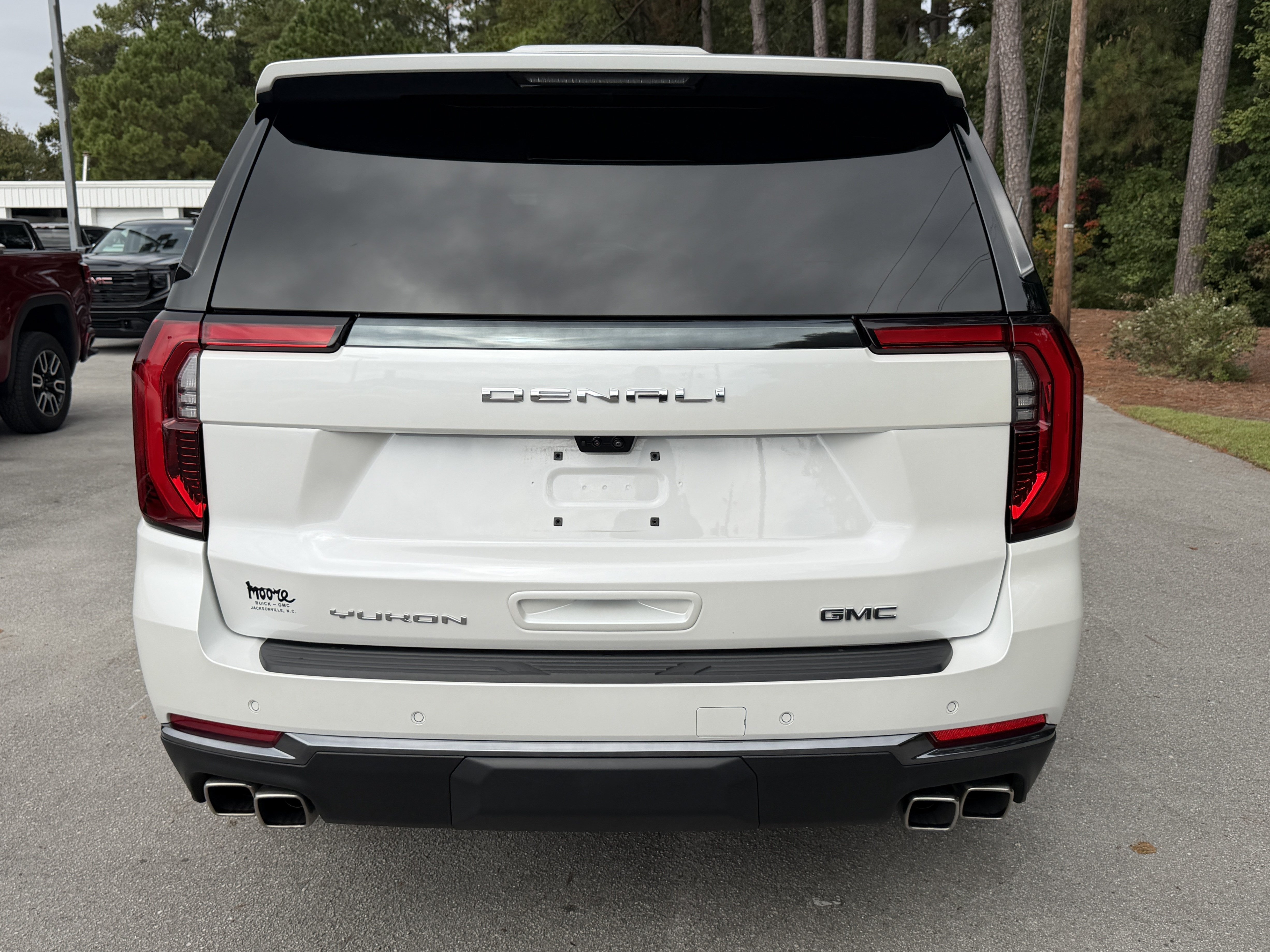 Used 2025 GMC Yukon Denali Ultimate AWD/4WD image 9